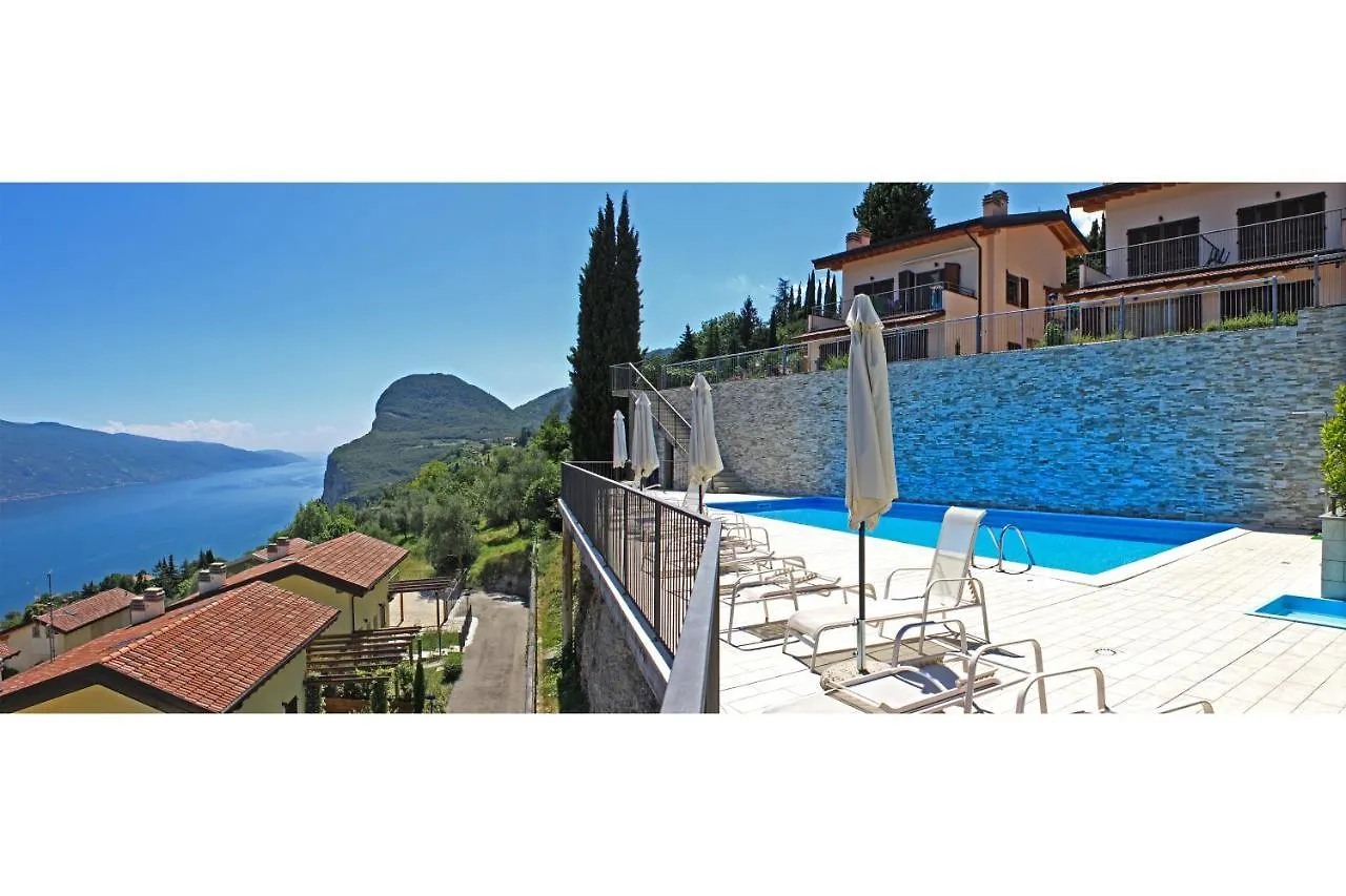 La Quiete 09 terrace apartment by Gardadomusmea Tremosine Italia