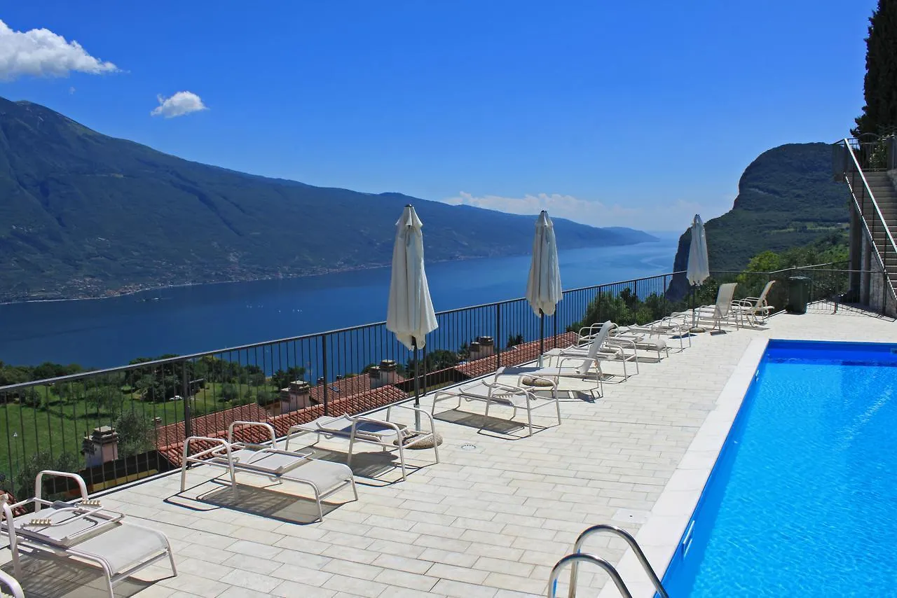 La Quiete 09 terrace apartment by Gardadomusmea Tremosine 0*,  Italia