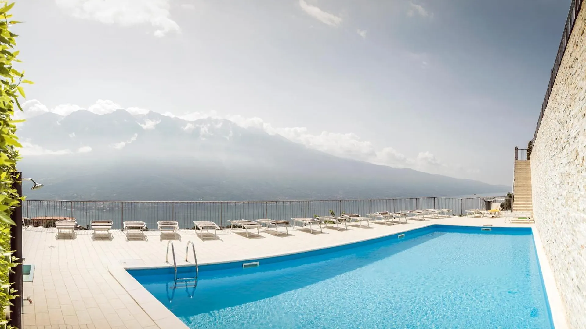 La Quiete 09 Terrace Apartment By Gardadomusmea Tremosine